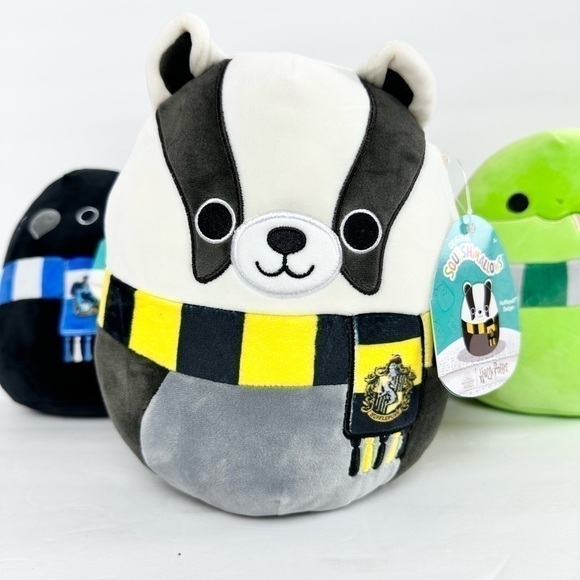 HUFFLEPUFF BADGER Harry Potter Original Squishmallow by Kelly Toy NWT - Picture 1 of 2
